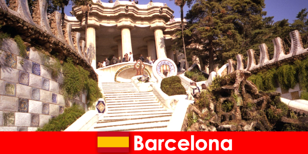बार्सिलोना में पर्यटकों के लिए सबसे अच्छा प्रकाश डाला गया और जगहें
