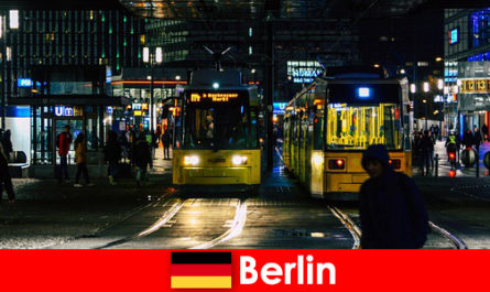 बर्लिन में वेश्यावृत्ति नाइटलाइफ़ से गर्म अनुरक्षण वेश्या के साथ
