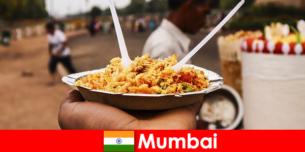 मुंबई एक जगह है जो पर्यटकों को अपने स्ट्रीट वेंडर्स और फूड टाइप्स के लिए जानी जाती है