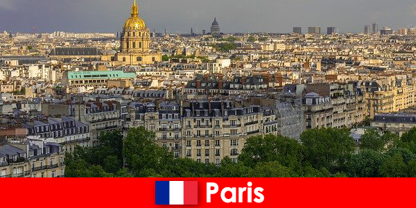 पर्यटकों को अपनी प्रदर्शनियों और कला दीर्घाओं के साथ पेरिस के शहर के केंद्र से प्यार है