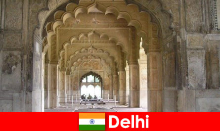 अजनबियों को भारत में दिल्ली की सांस्कृतिक यात्राएं पसंद हैं