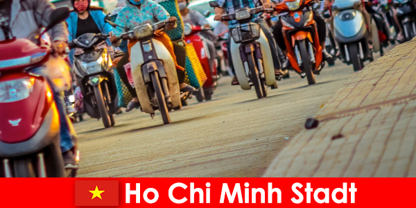 साइकिल चालकों और खेल प्रशंसकों पर्यटकों के लिए हो ची मिन्ह शहर हमेशा एक खुशी
