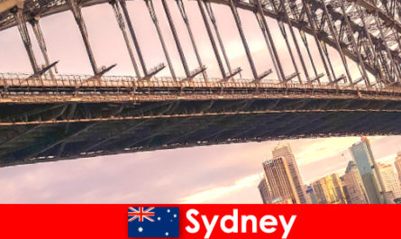 अपने पुलों के साथ सिडनी ऑस्ट्रेलिया यात्रियों के लिए एक बहुत लोकप्रिय गंतव्य है