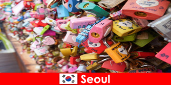 कोरिया में सियोल की फैशनेबल सड़कों में अजनबियों के लिए खोज की यात्रा
