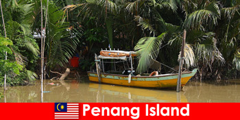 पेनांग द्वीप मलेशिया के जंगल के माध्यम से हाइकर्स के लिए लंबी दूरी की यात्रा