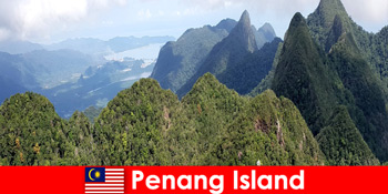छुट्टियों पेनांग द्वीप मलेशिया में फनिक्युलर के साथ महान प्रकृति का पता लगाने