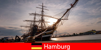 जर्मनी यात्रा पेटू के लिए मछली बाजार के लिए हैम्बर्ग के बंदरगाह में उतरना
