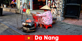 अजनबी खुद को दा नांग वियतनाम के स्ट्रीट फूड की दुनिया में विसर्जित