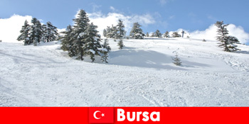सबसे बड़ा स्की रिसॉर्ट बर्सा तुर्की में परिवारों के लिए शीतकालीन यात्रा