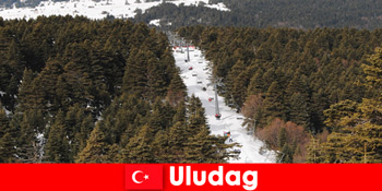 Uludag तुर्की के लिए स्कीयर के लिए लोकप्रिय छुट्टी यात्रा अभी है