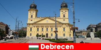 Debrecen हंगरी में कला और इतिहास पर्यटकों की खोज