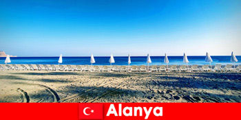 सिफारिश समुद्र तट पर तैराकी बच्चों के साथ Alanya तुर्की में छुट्टियों का आनंद लें