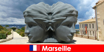 फ्रांस में मार्सिले ने बहुत सारी संस्कृति और कला के साथ विदेशियों को आश्चर्यचकित कर दिया